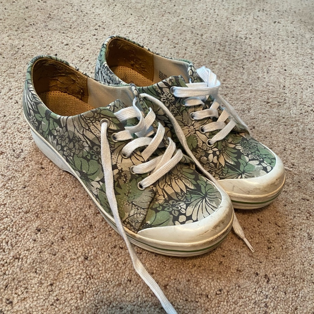 Lace up Dansko shoes